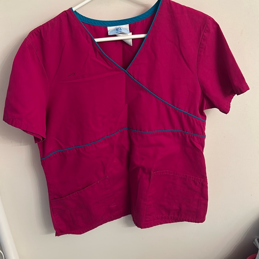 SB wine colored Sz small scrubs top